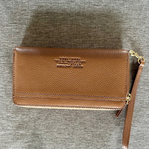 MARC JACOBS LARGE LEATHER WALLET TAN NEW! - Picture 1 of 3